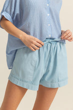 Load image into Gallery viewer, Light Denim shorts
