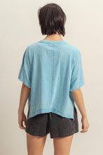 Load image into Gallery viewer, V-Neck Basic T (Blue)
