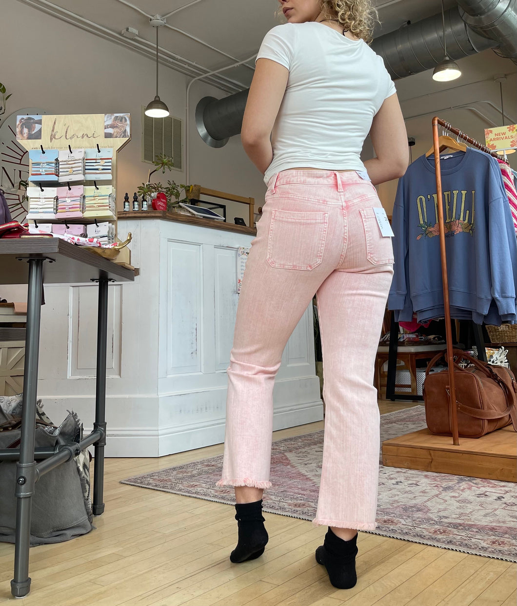 Astonish-Mid Rise Pink Capri