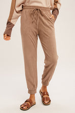 Load image into Gallery viewer, Sueded Joggers in Camel

