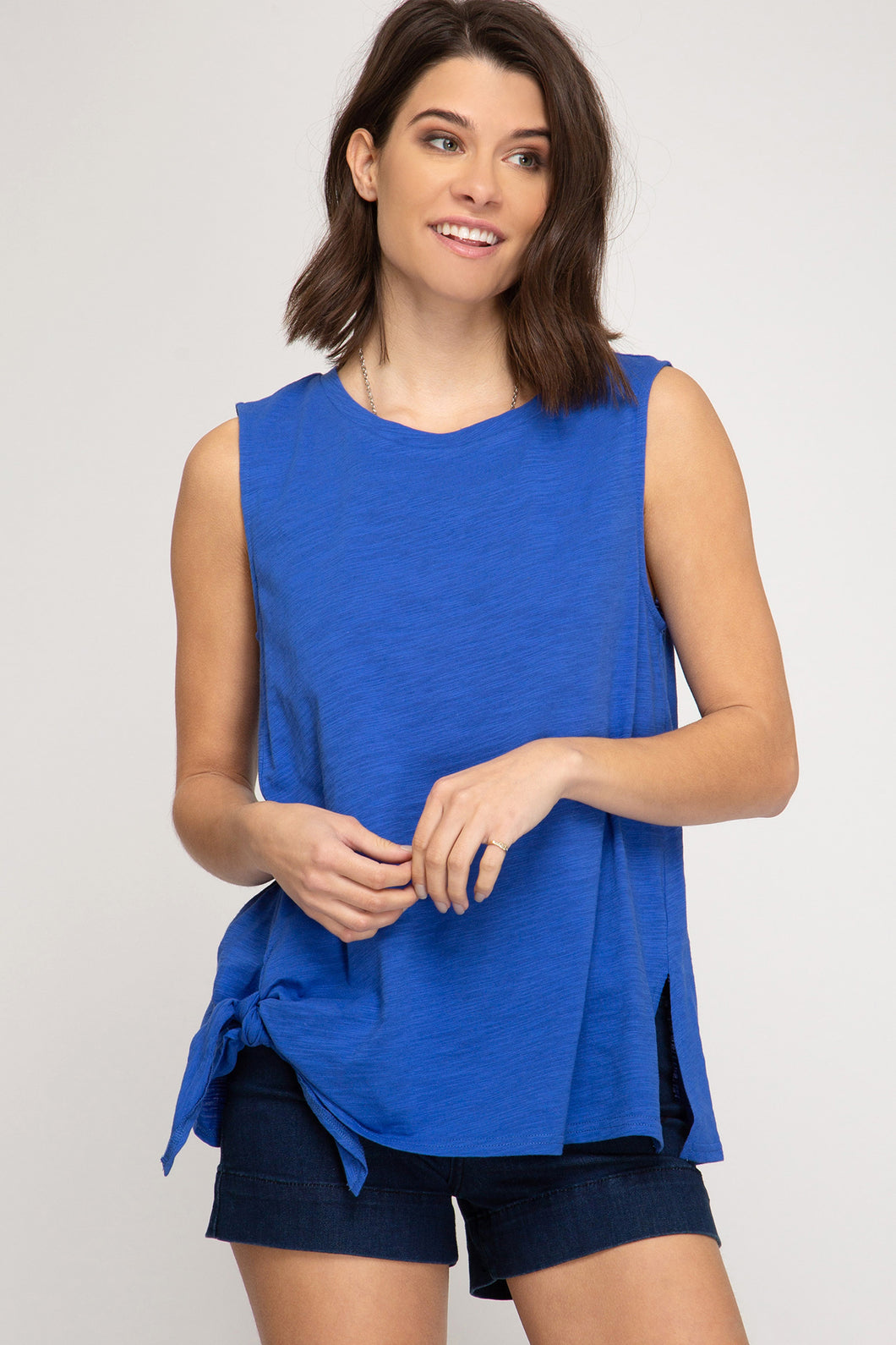 Sleeveless top in blue